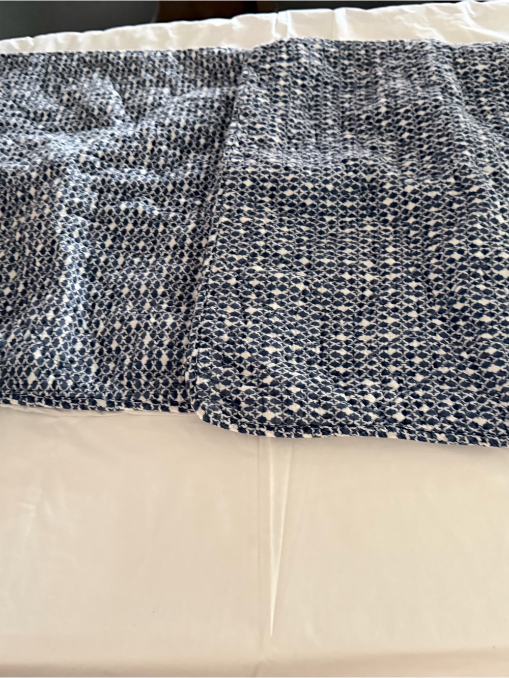 2 Tahari Navy and White Textured Pillow Case Cover 23X23